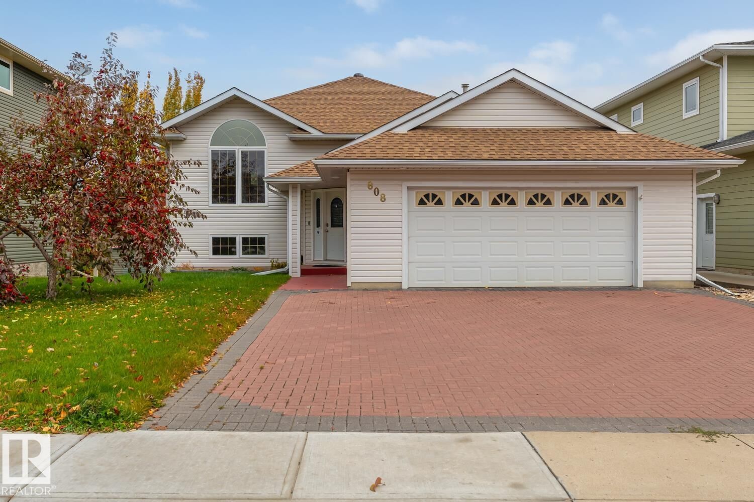 Property Photo:  808 26 Street  AB T9M 1X8 