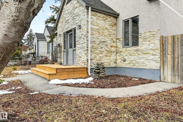 Property Photo:  6807 112A Street NW  AB T6H 3K5 