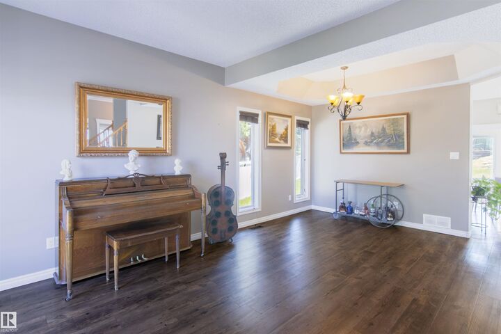 Property Photo:  1079 Potter Greens Drive NW  AB T5T 6A5 