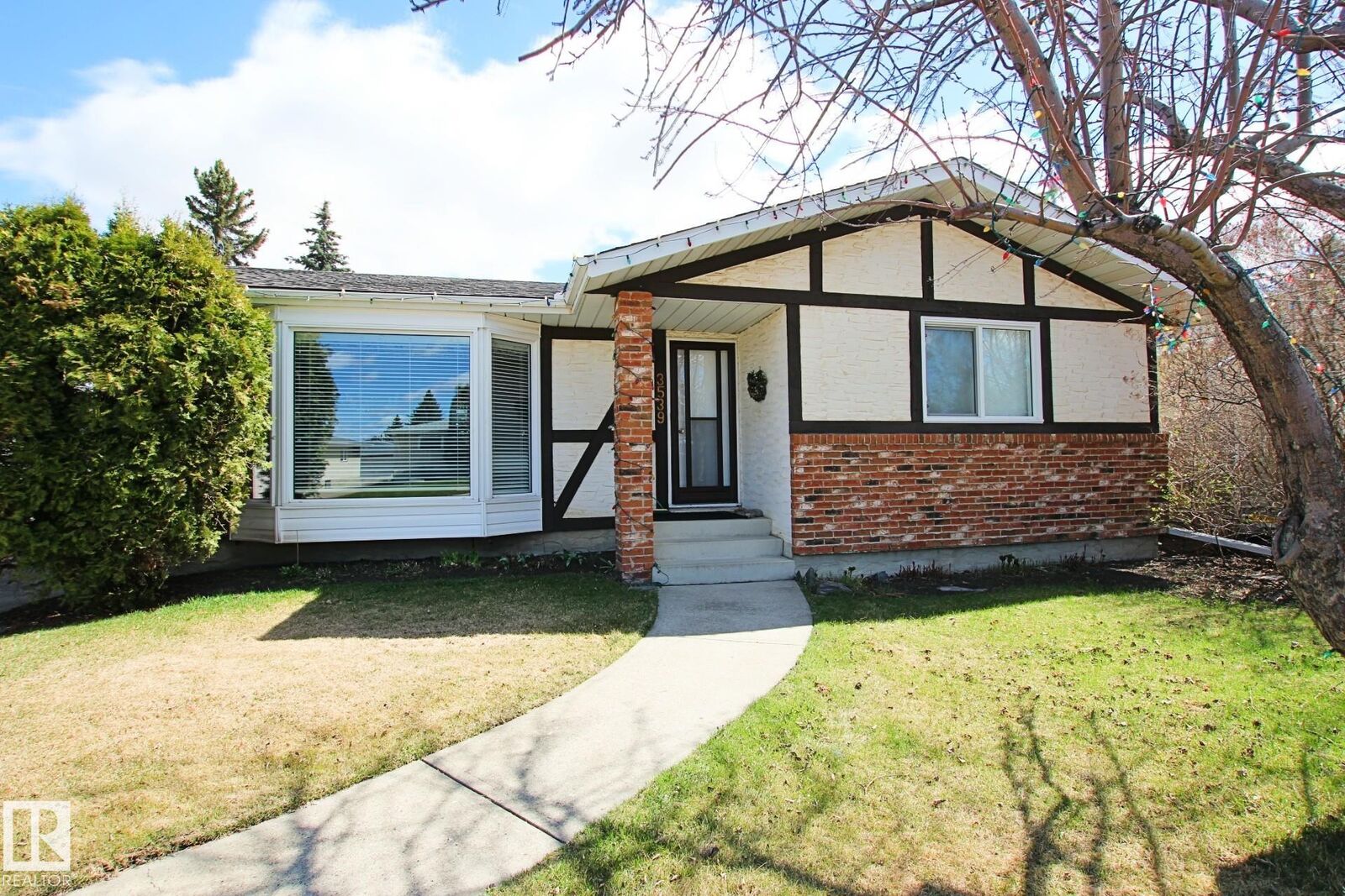 Property Photo:  3539 104 Street NW  AB T6J 2J8 