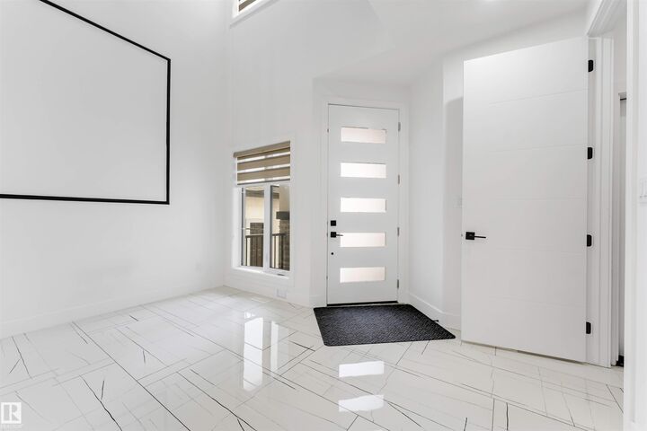 Property Photo:  1827 17 Avenue NW  AB T6T 2N1 
