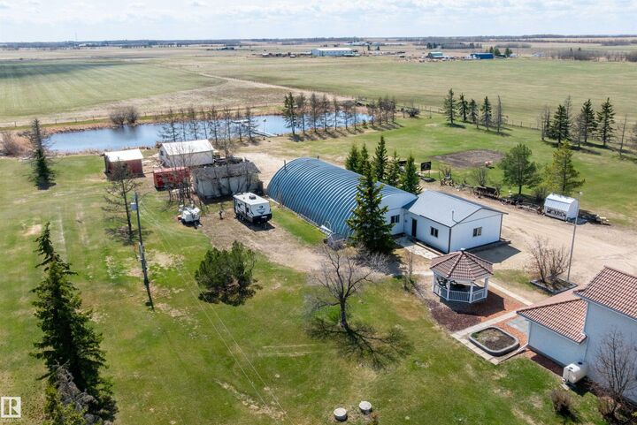 Property Photo:  25057 Twp Rd 490  AB T4X 2N5 
