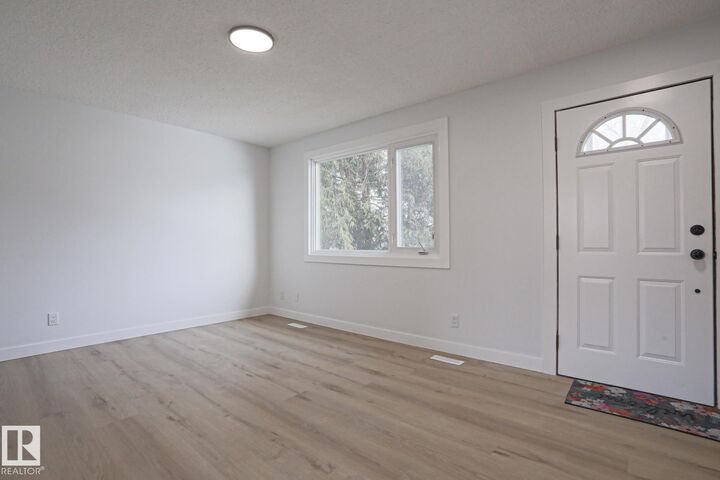 Property Photo:  32 Habitat Crescent NW  AB T5A 2X7 