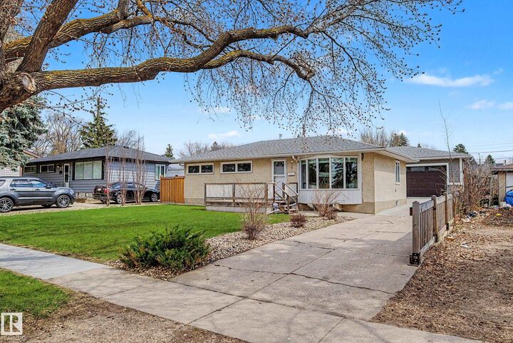 Property Photo:  6 Sheridan Drive  AB T8N 0J2 