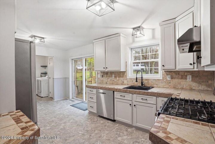 Property Photo:  10 Farmer Court  PA 18210 