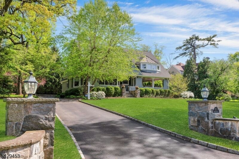 Property Photo:  27 Bedford Rd  NJ 07901 
