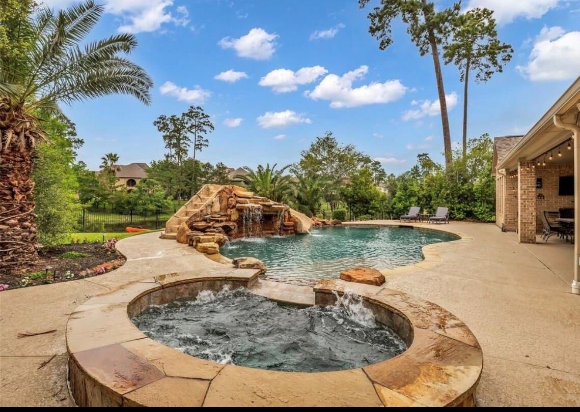 Property Photo: 3 Mosaic Point Place TX 77389