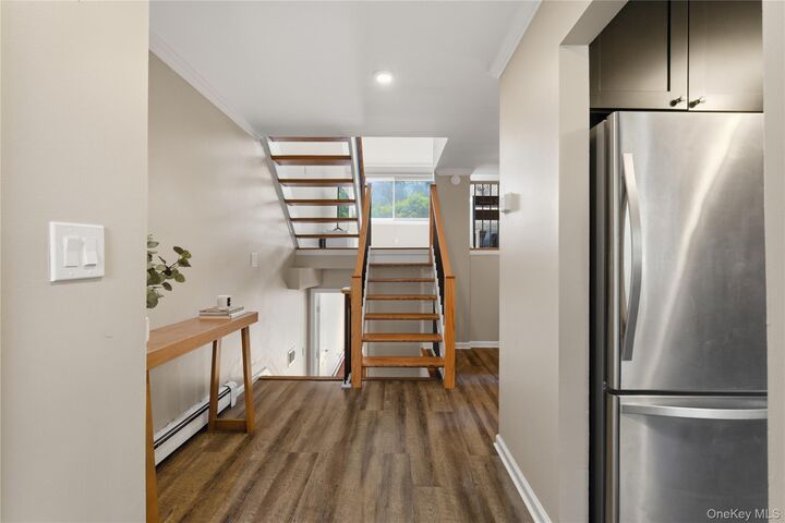 Property Photo:  245 Treetop Crescent  NY 10573 