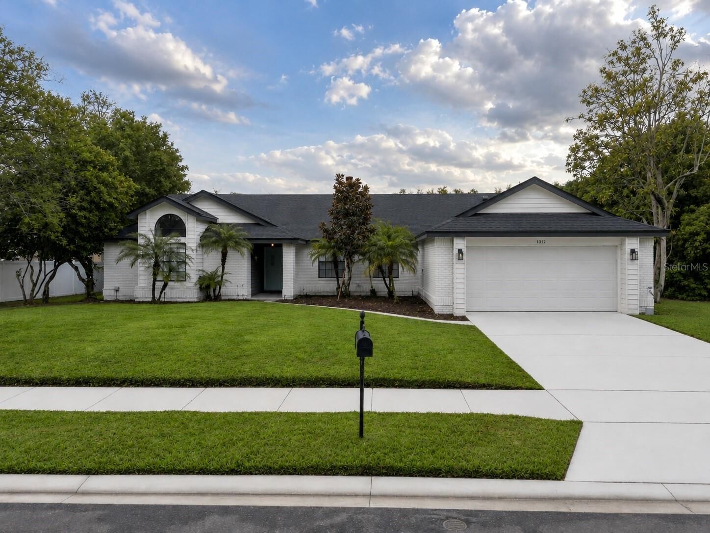 Property Photo:  1012 Willa Lake Circle  FL 32765 