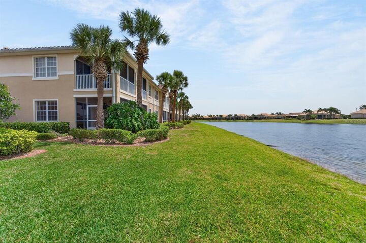 Property Photo:  1364 Emerald Dunes Drive  FL 33573 
