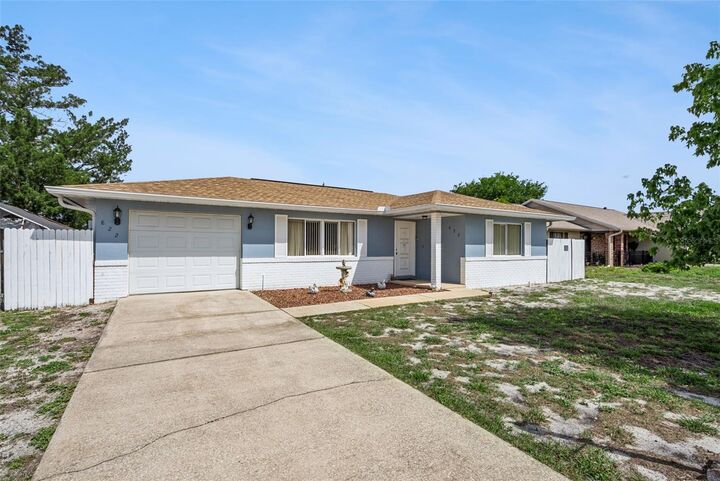 Property Photo:  822 Abbott Avenue  FL 32725 