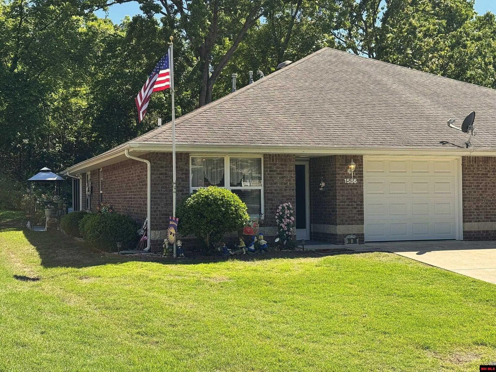 Property Photo:  1586 Meadowhill Drive  AR 72653 