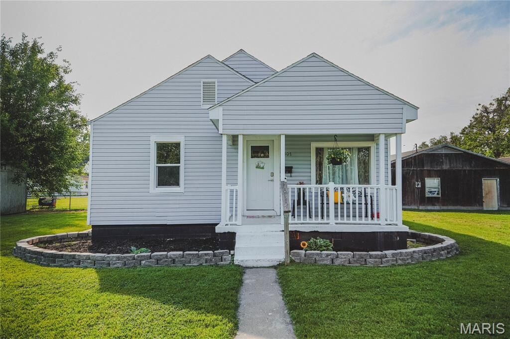 Property Photo:  307 N 3rd Street  MO 63740 