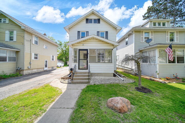 Property Photo:  428 Bates Street  MI 49202 