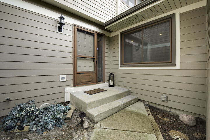 Property Photo:  404 Bluebird Lane  IL 60015 
