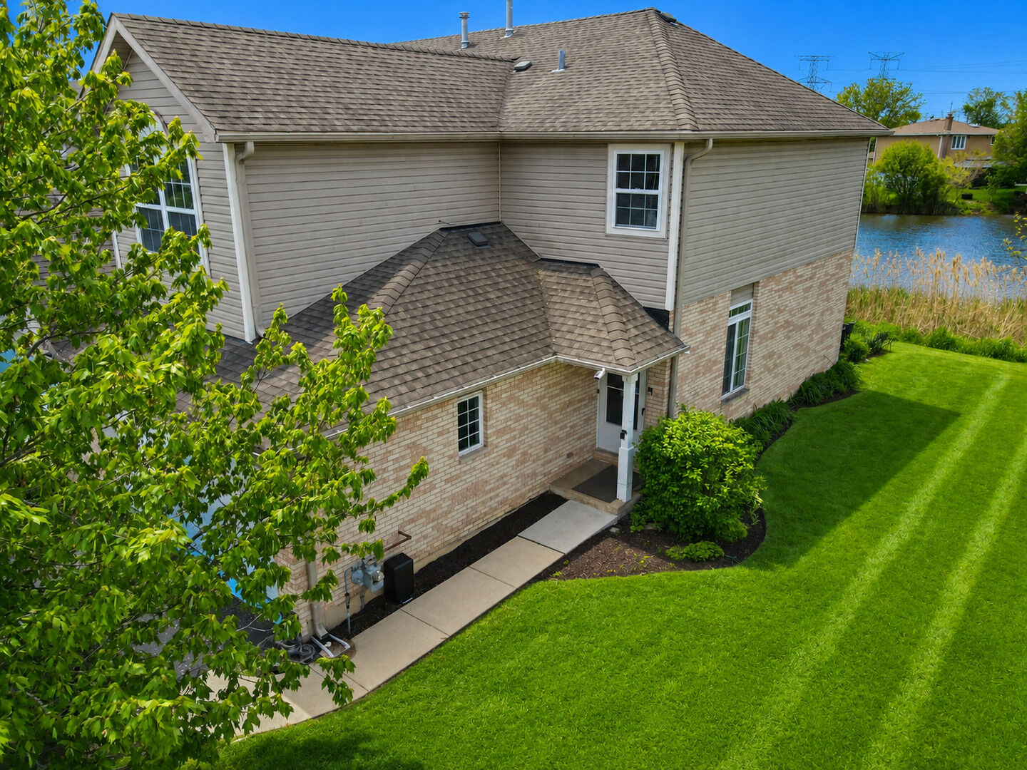 Property Photo:  698 N Western Lane  IL 60101 