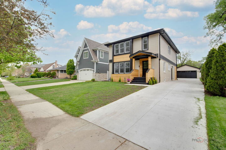 Property Photo: 607 S Cedar Avenue IL 60126
