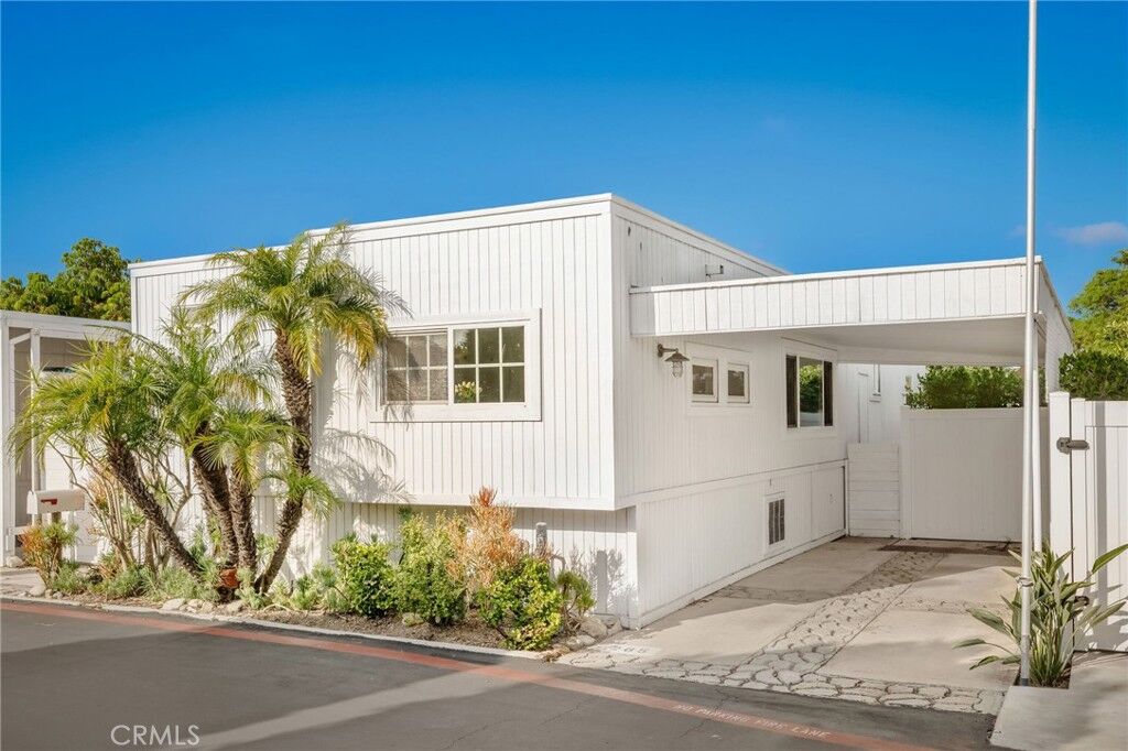 Property Photo: 265 Mayflower CA 92660