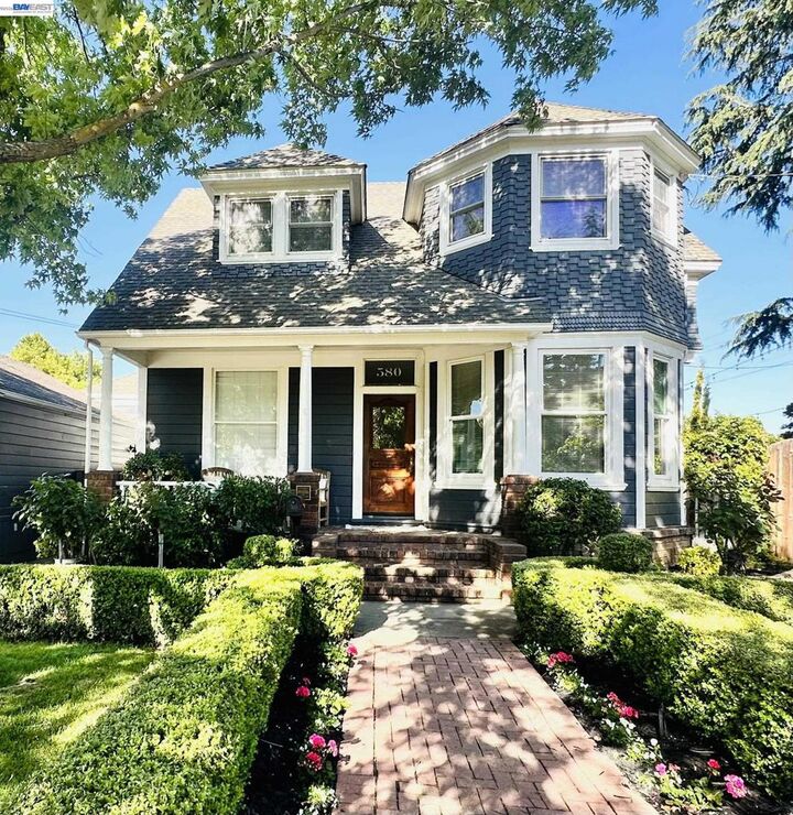 Property Photo:  580 S L St  CA 94550 