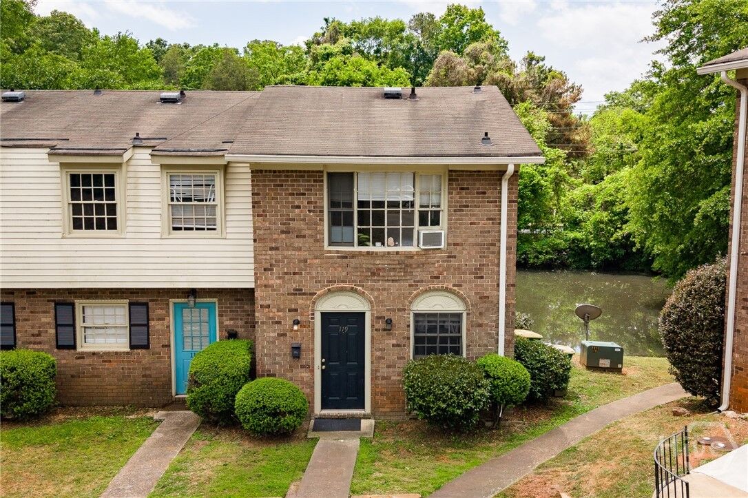 Property Photo:  119 Eaglewood Way  GA 30606 