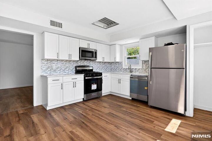 Property Photo: 292 Louis Street 1fl NJ 07601