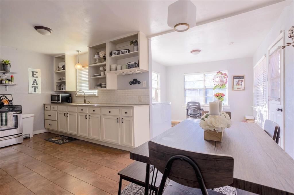 Property Photo:  1903 Dale Place  TX 75061 