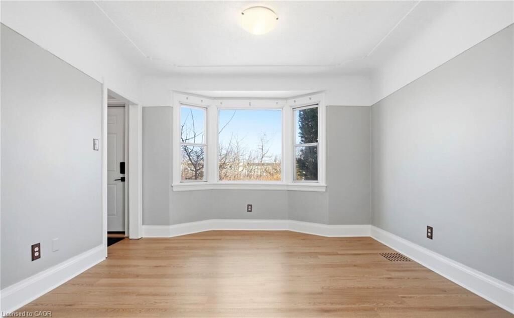 Property Photo: 542 Walmer Road Upper ON L8H 3E6