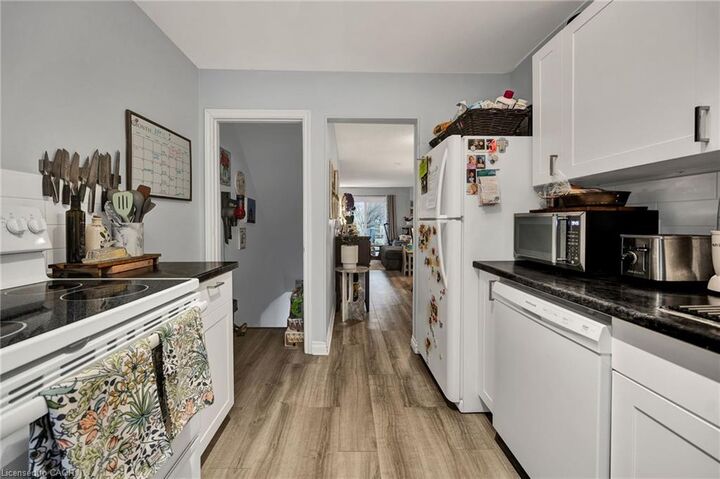 Property Photo:  655 Albert Street C  ON N2L 3V5 