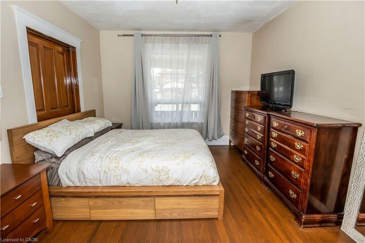 Property Photo:  408 Wellington Street N 2  ON N2H 5L2 