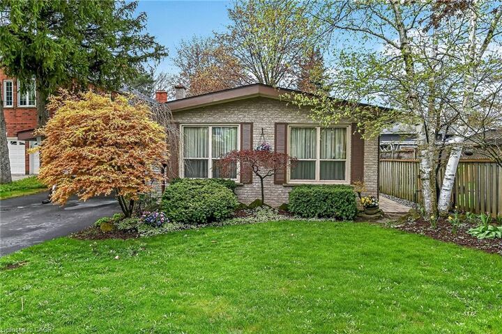 Property Photo:  582 Woodview Road  ON L7N 3A1 