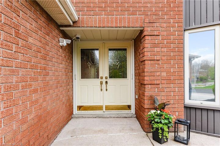 Property Photo:  40 Old Maple Lane  ON N2N 2L2 