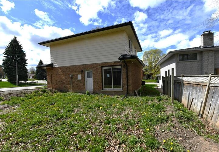 Property Photo:  110 Silverspring Crescent  ON N2M 4P4 