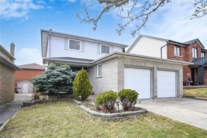 Property Photo:  62 Como Place  ON L9B 1Y4 