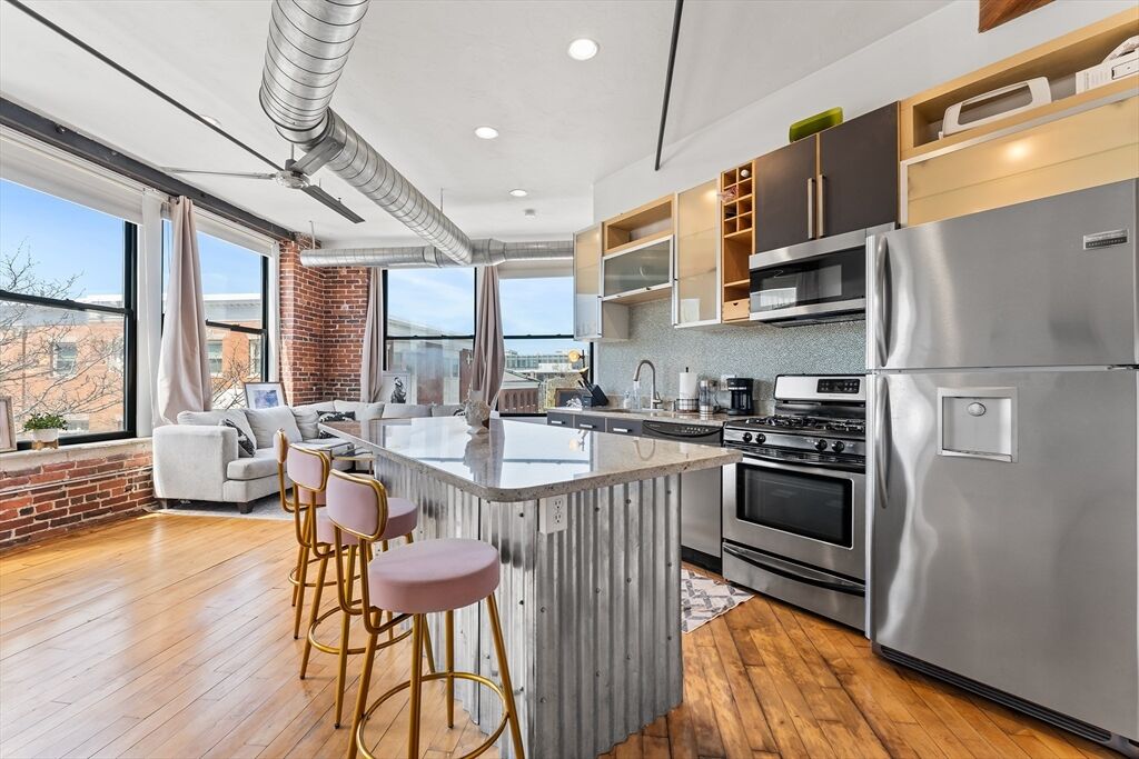 Property Photo:  281 Essex St 306  MA 01970 