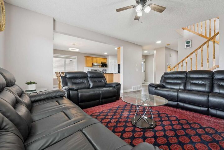 Property Photo:  35 Saddletree Drive NE  AB T3J 5C7 