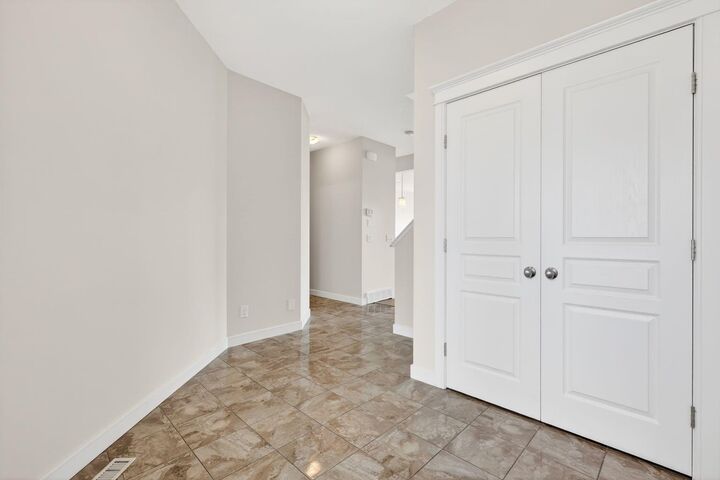 Property Photo:  123 Evanscrest Way NW  AB T3P 0S3 