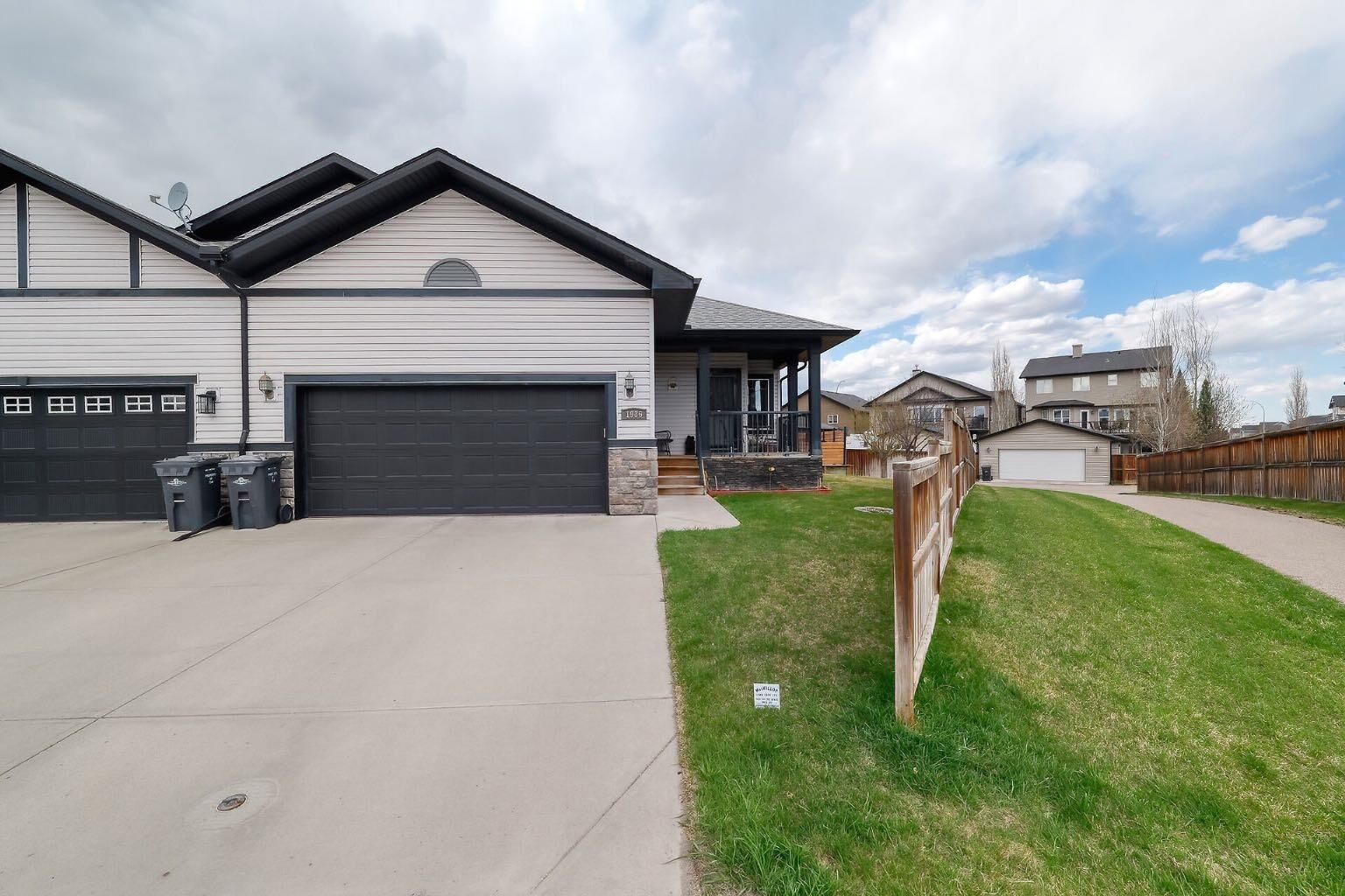 Property Photo:  1936 High Park Circle NW  AB T1V 0C8 