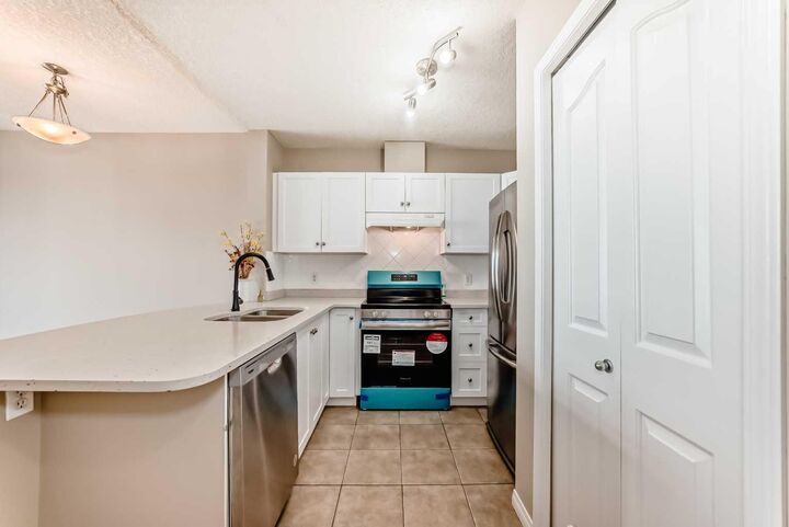 Property Photo:  1053 10 Street SW 707  AB T2R 1S6 
