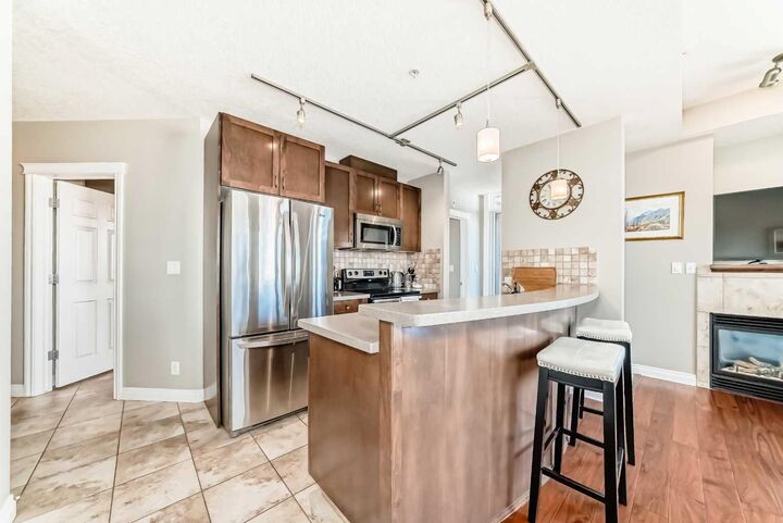 Property Photo:  24 Hemlock Crescent SW 3506  AB T3C 2Z1 