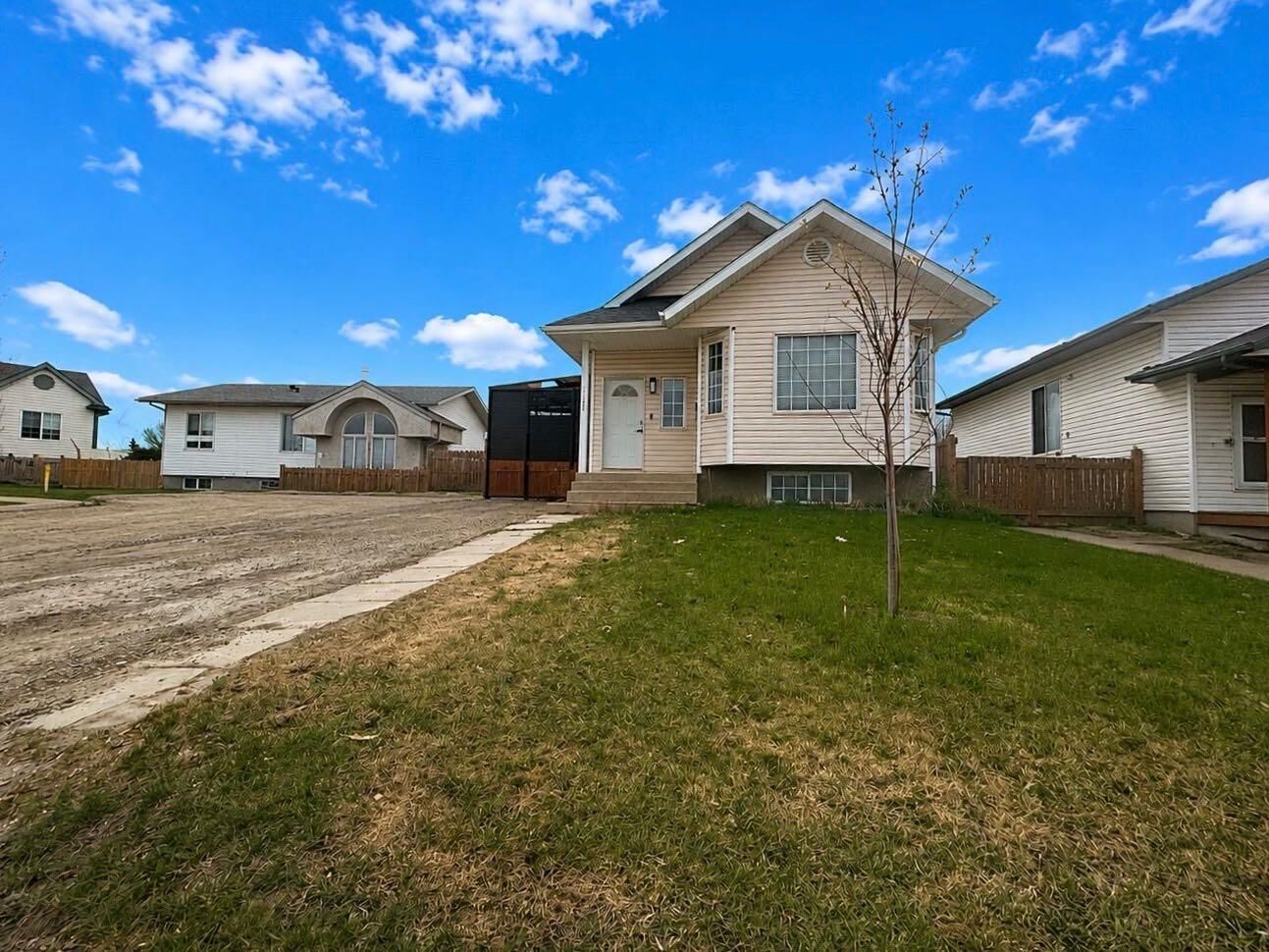 Property Photo:  8128 95 Street  AB T8V 7G3 