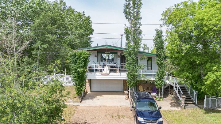 Property Photo: 44 Lakeview Avenue AB T0C 2L0