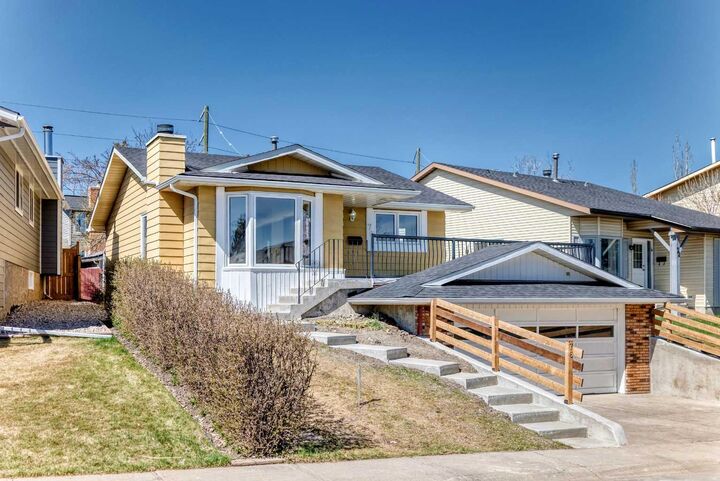 Property Photo:  76 Berkshire Court NW  AB T3K 1Z5 