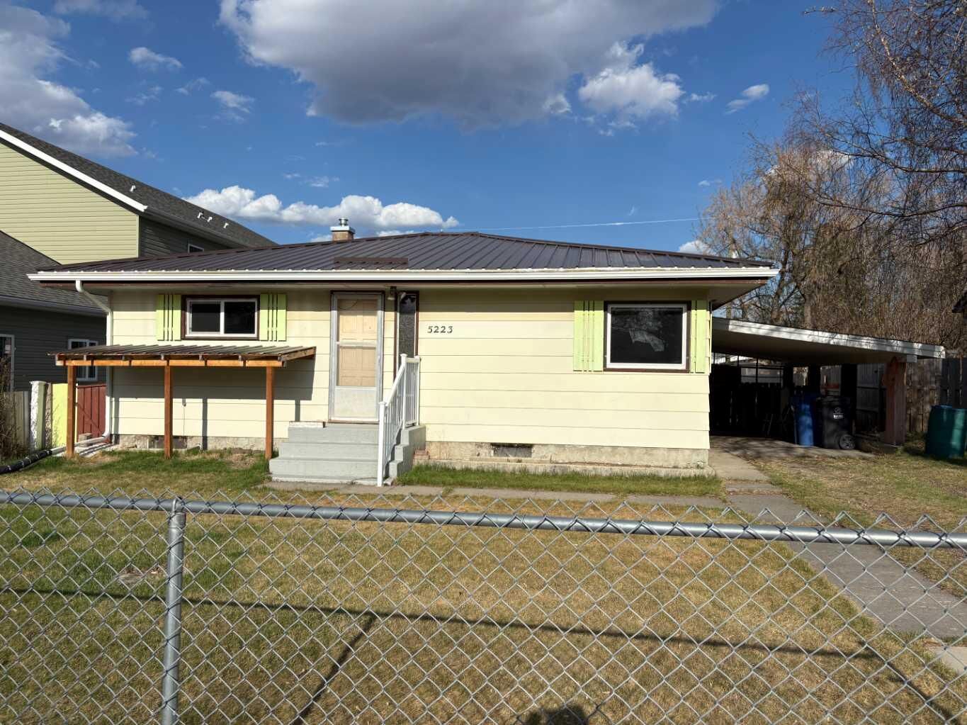 Property Photo:  5223 49 Street  AB T4T 1G6 