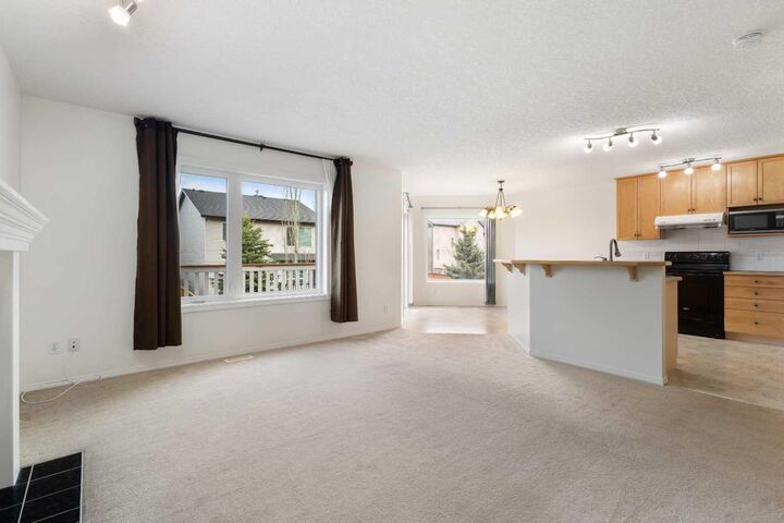 Property Photo:  112 Everridge Drive SW  AB T2Y 4R4 