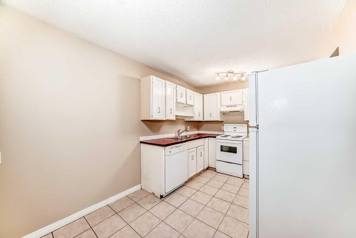 Property Photo:  730 2 Avenue NW 104  AB T2N 0E3 