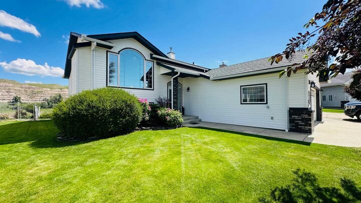Property Photo: 24 Willow Point AB T0J 0Y5