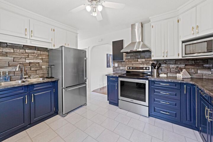 Property Photo:  5226 50 Street  AB T4V 1R5 