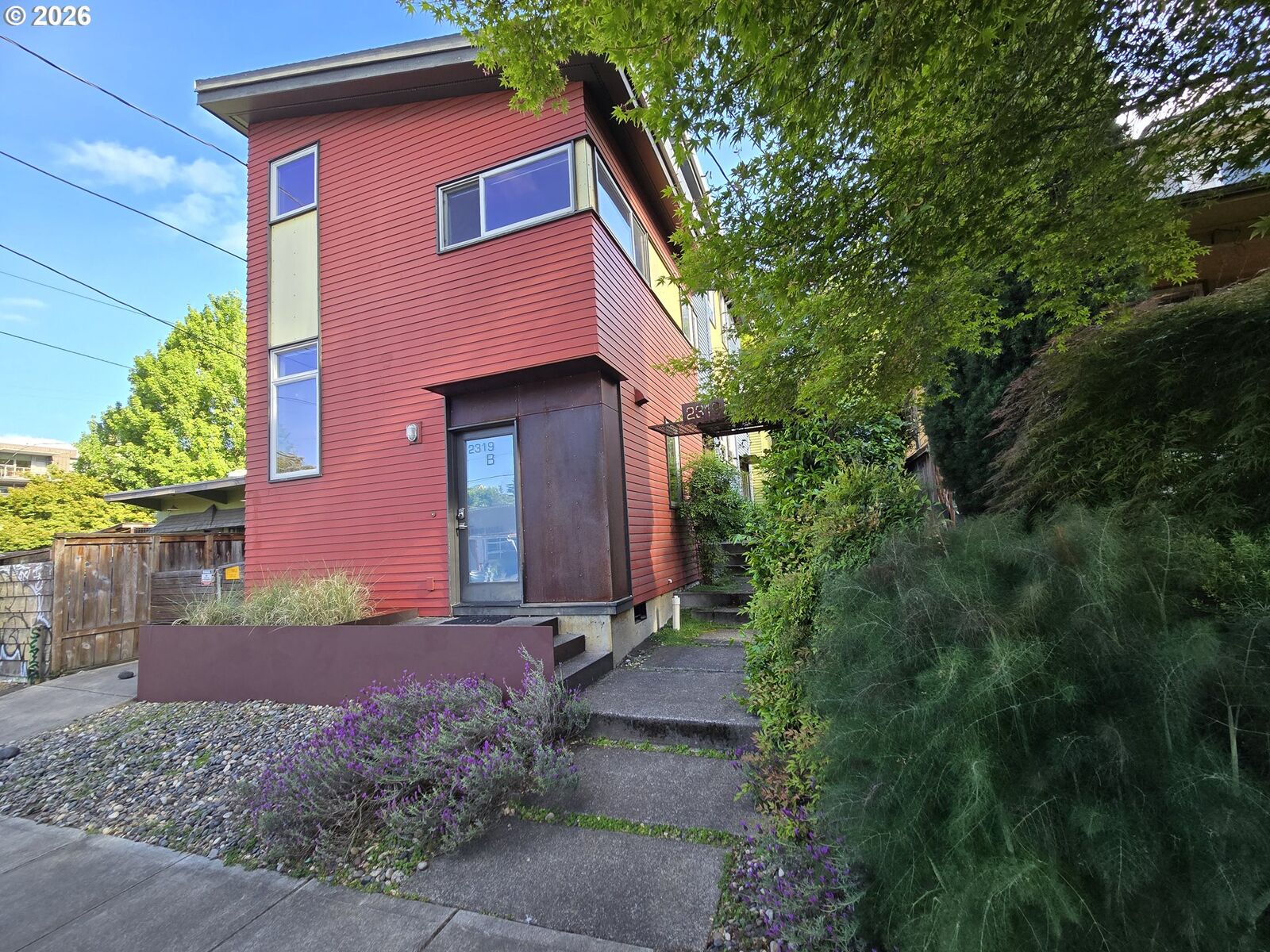 Property Photo: 2319 SE Belmont St OR 97214