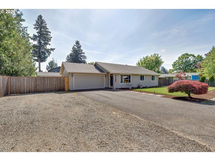 Property Photo:  1144 N Pine St  OR 97013 