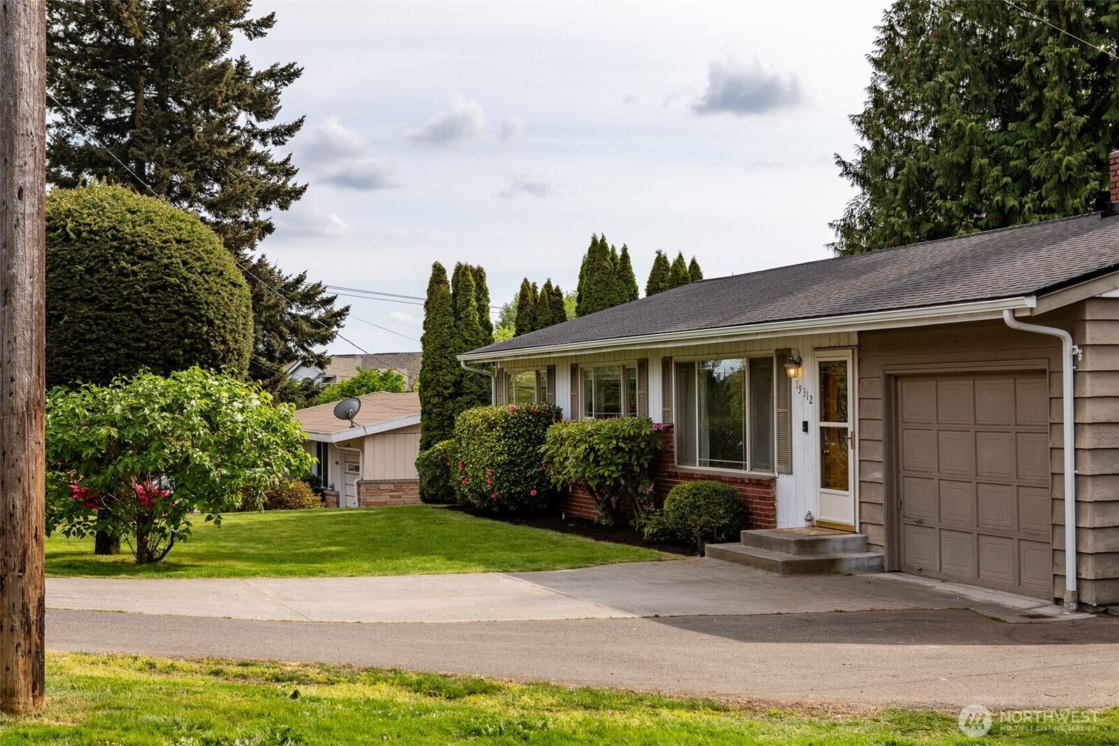 Property Photo:  19312  48th Avenue W  WA 98036 